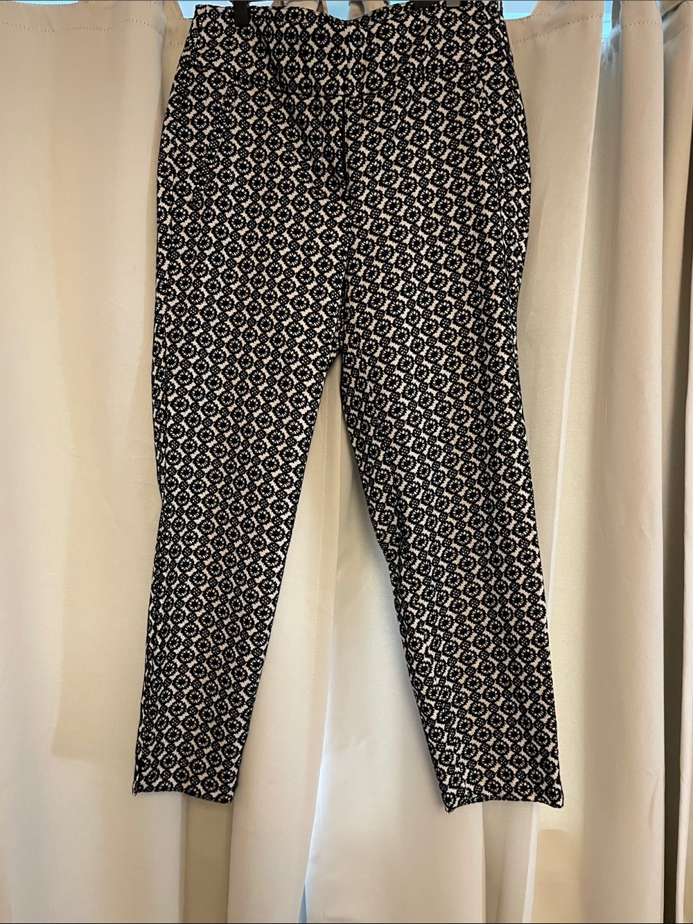 Printed Black & White Slim Ankle Pants